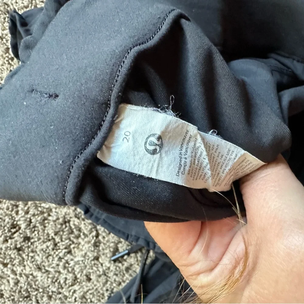 lululemon athletica Women's stretch high -rise Jogger - Black. Size 20 - Picture 2 of 3